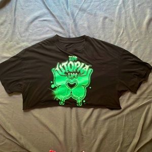 graphic tee crop top